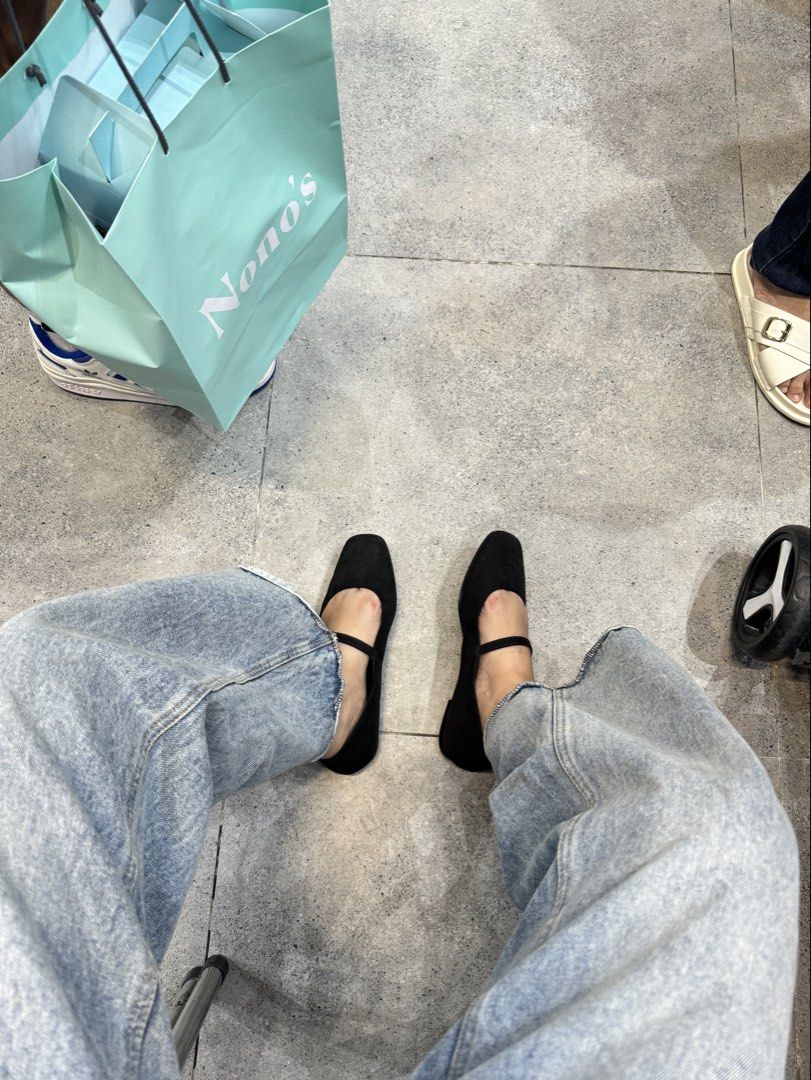 Black Mary Jane flats (Category: Flats & Sandals) located in Paranaque City. Submitted by maedizon (Listing ID 1465993445, Image 2). Description: - Color: Black - Style: Squared toe slip-on flats with thin top strap - Condition: Lightly worn a couple of times, extremely clean inside and out - Comfort: Great for walking and running daily errands - Reason for selling: Decluttering similar pairs from the closet.