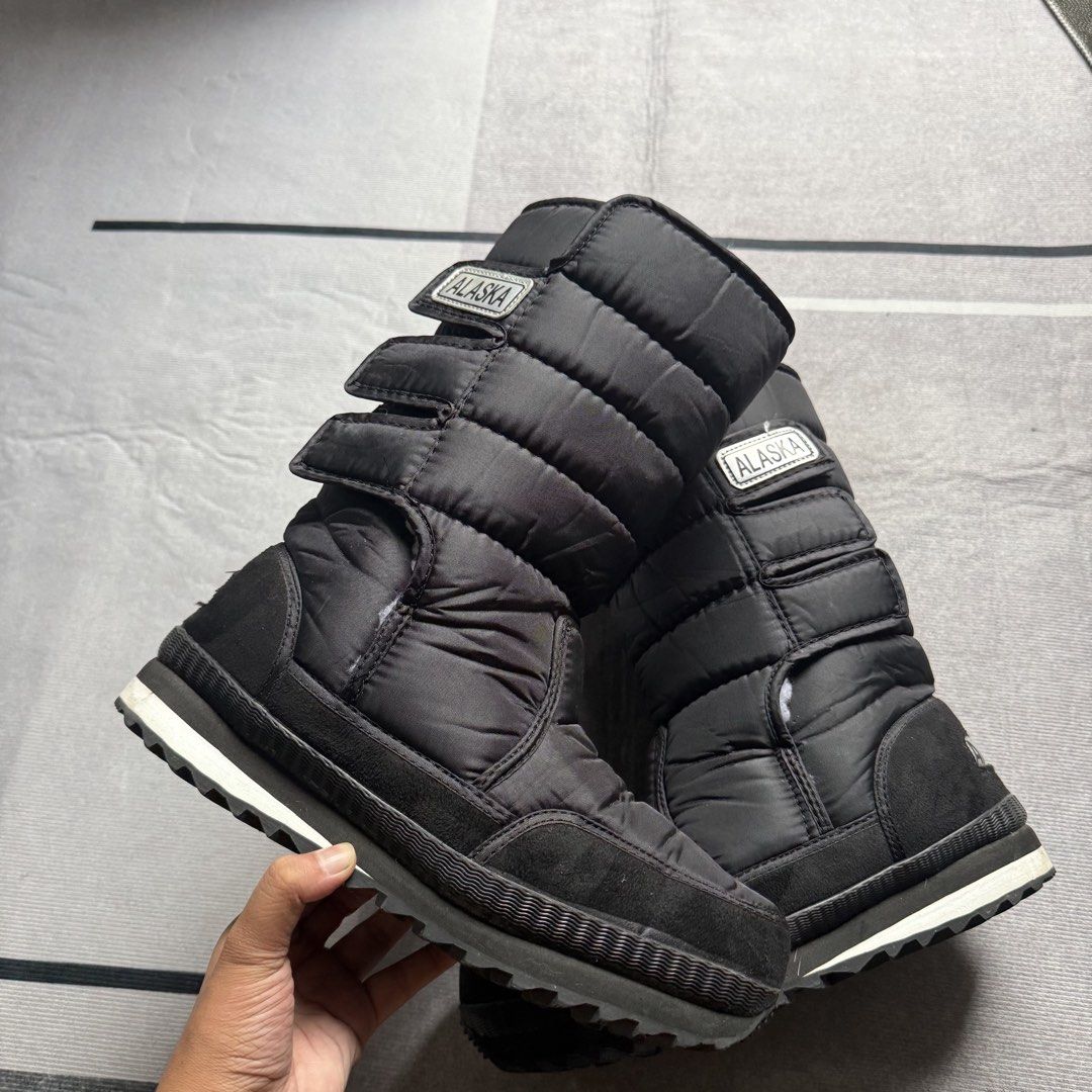Black mid-calf winter snow boots (Category: Boots) located in Baguio. Submitted by puss_n_boots2600 (Listing ID 1466151436, Image 3). Description: Size 45 on tag No Flaws.
