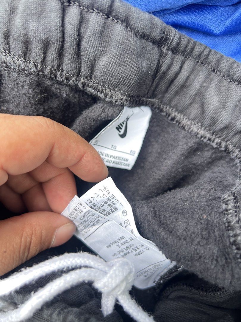 Black Nike Ballon Sweatpants (Category: Activewear) located in Manila. Submitted by jamesgrefi35527 (Listing ID 1466112611, Image 3). Description: Dm.