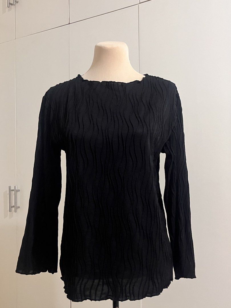 Black Pleated Long Sleeve Blouse (Category: Longsleeves) located in Cabanatuan. Submitted by chinmndz (Listing ID 1465981426, Image 1). Description: Prices are negotiable !! ദ്ദി(˵ •̀ ᴗ - ˵ ) ✧ Feel free to ask for more details. - Large-XL - Color: Black - Style: Long sleeve top with all-over textured vertical pleats - Details: Round neckline with trendy lettuce hem - Fit & Fabric: Lightweight with slight stretch for all-day comfort - Versatility
