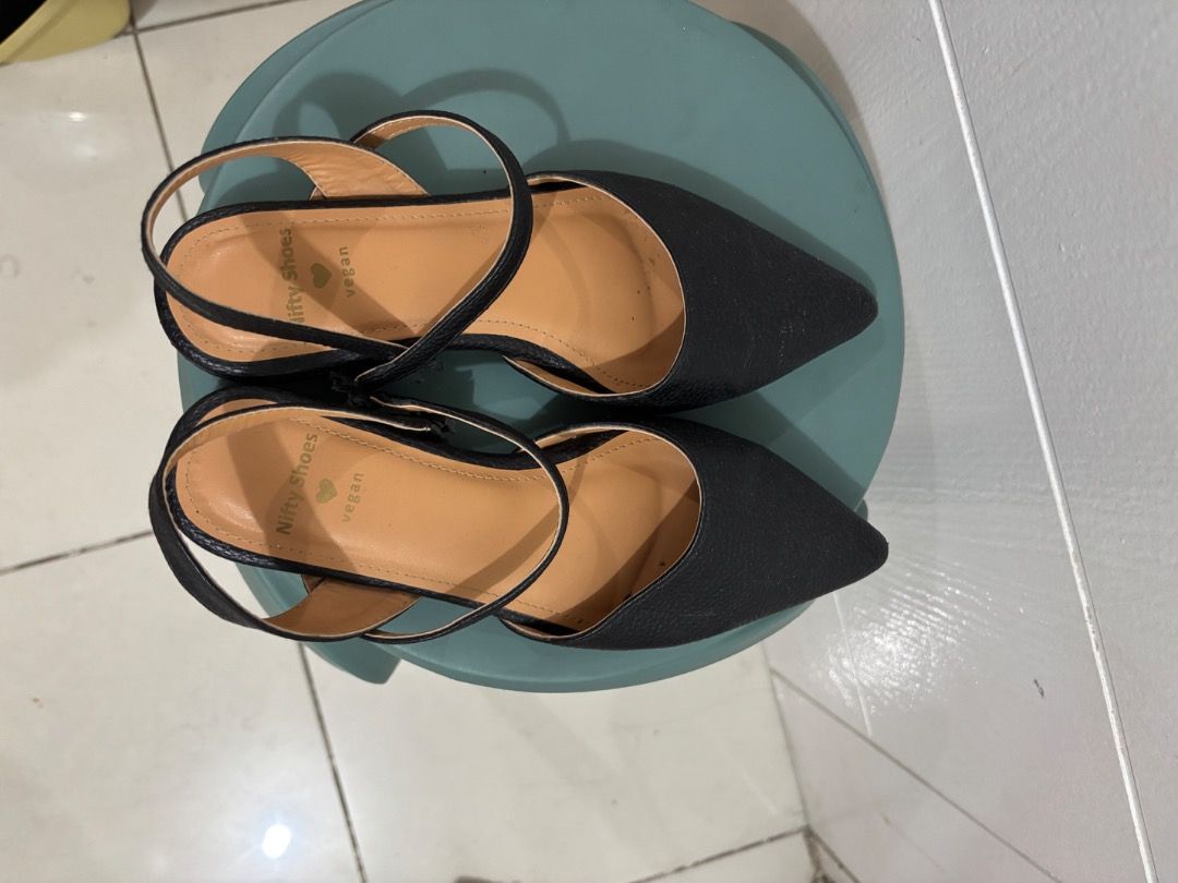 Black Pointed Flats Sandals with Ankle Strap (Category: Flats & Sandals) located in Pasig City. Submitted by lae.c (Listing ID 1466127247, Image 2). Description: - Black pointed flats with ankle straps - Vegan leather.