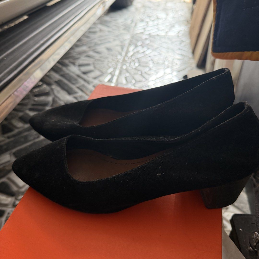 Black Pointed Toe Block Heel Pumps Genuine Leather (Category: Heels) located in Manila. Submitted by basiliocla11530 (Listing ID 1466012492, Image 2). Description: - Color & Style: Classic black pointed toe pumps with a chic slip-on design - Material: Genuine leather with a soft, premium suede texture finish - Heel: Comfortable low block heel, ideal for all-day wear - Versatility: Perfect for both office work and weekend nights out - Condition: C