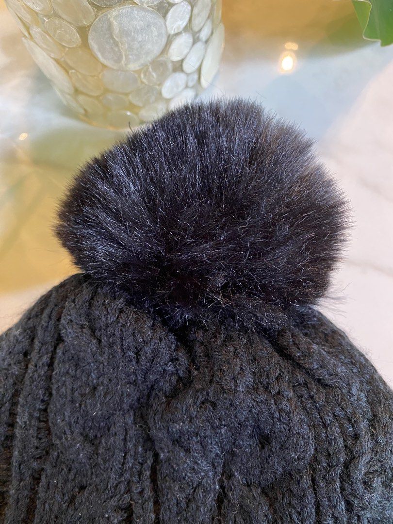 Black Pom-pom bonnet/beanie (Category: Beanies) located in Makati City. Submitted by indaysukaycloset (Listing ID 1465975675, Image 2). Description: BLACK POM-POM BONNET / BEANIE Color: Black Size: Free size / One size - Unisex Details: - Cable knit design - makapal, soft, stretchy - With big fur pom-pom on top (faux fur) - Cuffed / ribbed hem - mainit sa ulo - Material: 100% Acrylic - MADE IN CHINA - Perfect for Baguio / Tagaytay / travel / wint