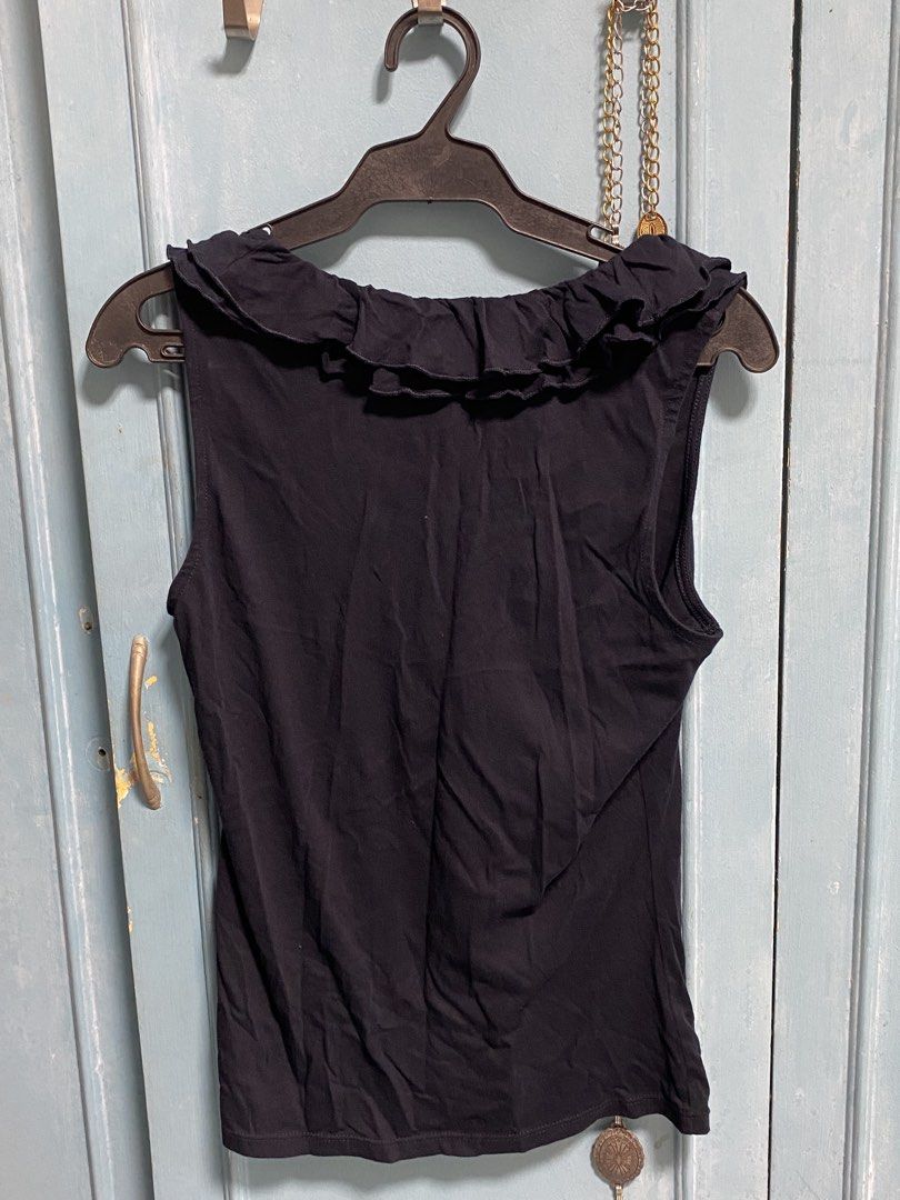 Black Ruffled Top (Category: Blouses) located in Las Pinas. Submitted by ma.andrealopez37 (Listing ID 1466146717, Image 2). Description: - Made from durable, high-quality materials - Stylish design suitable for everyday use .