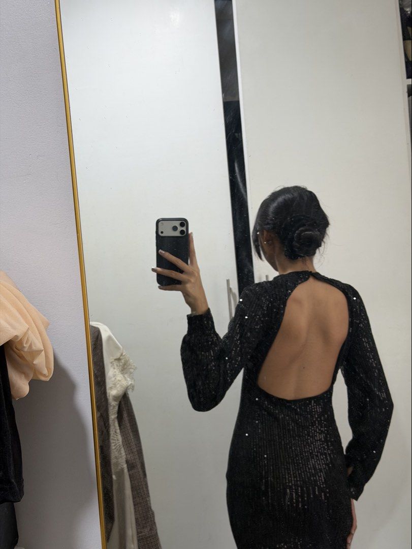 Black Sequin backless dress (Category: Dresses) located in Pasig City. Submitted by miss_abuelita (Listing ID 1465983772, Image 3). Description: s on tag but best fits xs for height best fits 5’5 below length 30” bust 32” stretchable material sequins.