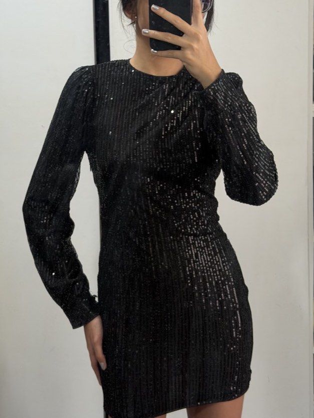 Black Sequin backless dress (Category: Dresses) located in Pasig City. Submitted by miss_abuelita (Listing ID 1465983772, Image 1). Description: s on tag but best fits xs for height best fits 5’5 below length 30” bust 32” stretchable material sequins.