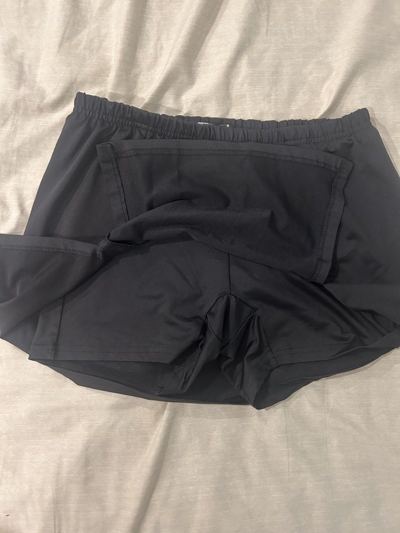 Black Skort with 2 Slits (Category: Skirts) located in Albuera. Submitted by inahcabajes (Listing ID 1465957889, Image 2). Description: Fits M to L.