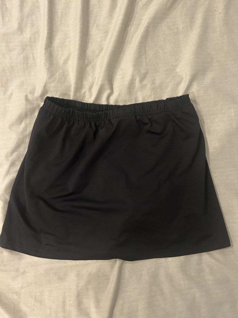 Black Skort with 2 Slits (Category: Skirts) located in Albuera. Submitted by inahcabajes (Listing ID 1465957889, Image 3). Description: Fits M to L.