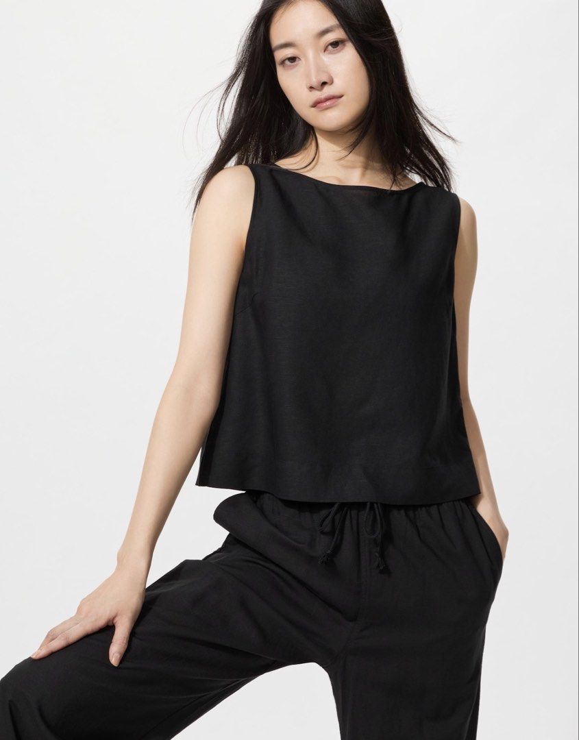 Black sleeveless blouse like uniqlo (Category: Sleeveless) located in Manila. Submitted by sjeefsells (Listing ID 1465959359, Image 1). Description: .