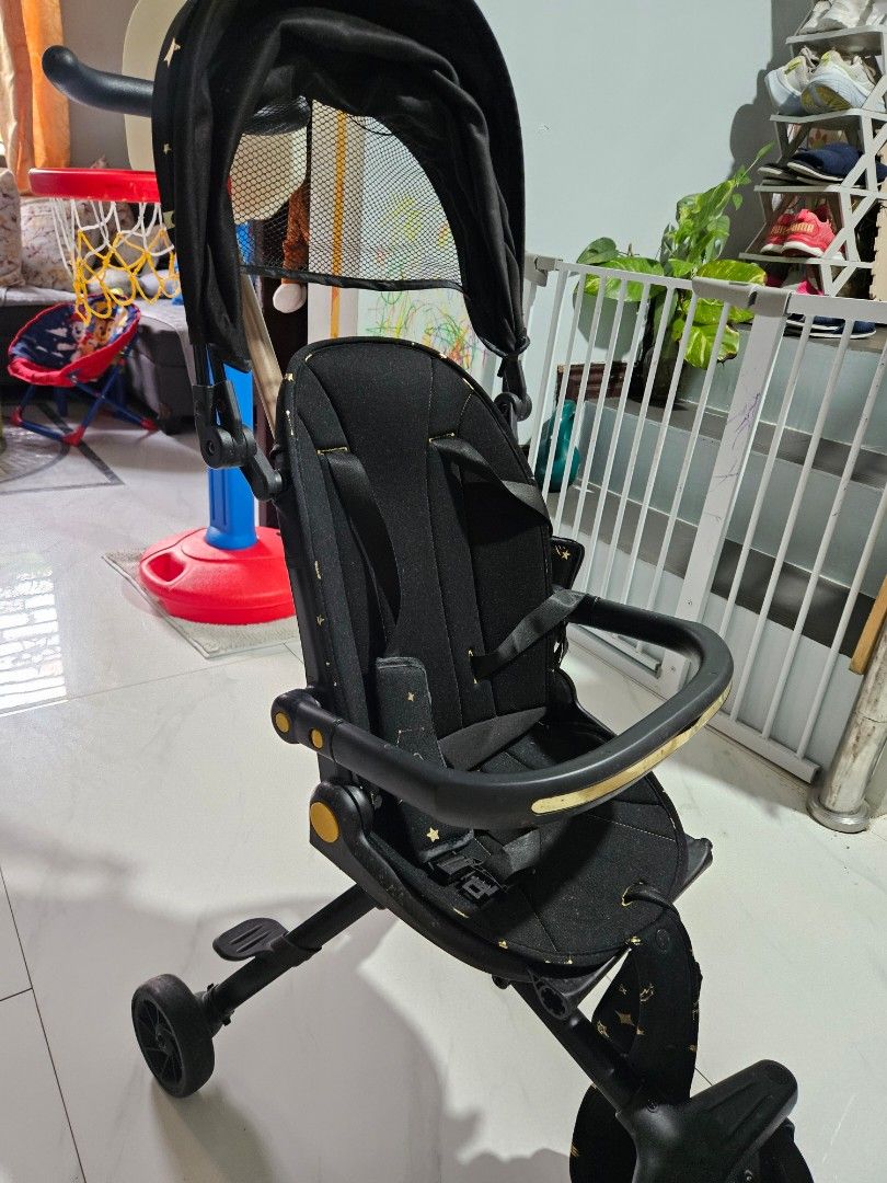 Black Stroller (Category: Strollers) located in Mandaluyong City. Submitted by prelovednotunloved16 (Listing ID 1465971557, Image 3). Description: RFS: Di na nagagamit Hindi siya foldable Bacoor, Cavite area.