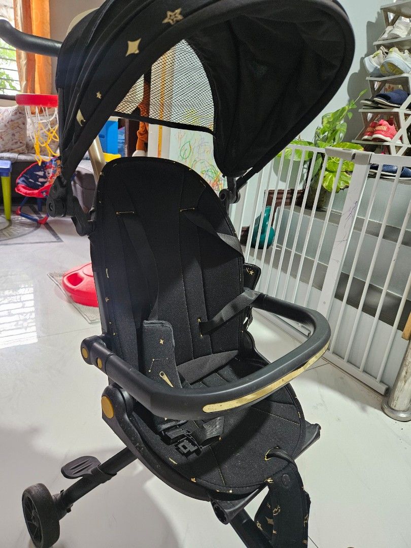Black Stroller (Category: Strollers) located in Mandaluyong City. Submitted by prelovednotunloved16 (Listing ID 1465971557, Image 2). Description: RFS: Di na nagagamit Hindi siya foldable Bacoor, Cavite area.