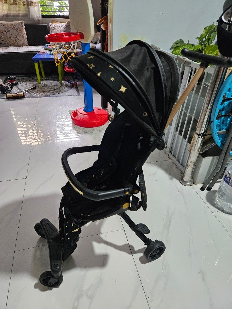 Black Stroller (Category: Strollers) located in Mandaluyong City. Submitted by prelovednotunloved16 (Listing ID 1465971557, Image 1). Description: RFS: Di na nagagamit Hindi siya foldable Bacoor, Cavite area.