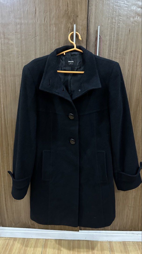 Black Structured Coat / High-Neck Wool Jacket – S-M + FREE Sweater (Category: Coats, Jackets and Outerwear) located in Muntinlupa City. Submitted by pgba_ (Listing ID 1466082732, Image 2). Description: Classic black structured coat with a clean, timeless silhouette 🖤 * Fits S–M * Can be worn high-neck or with the collar folded down * Above-knee length, falls around the thighs * Two front pockets * Structured, slightly textured fabric * Perfect f