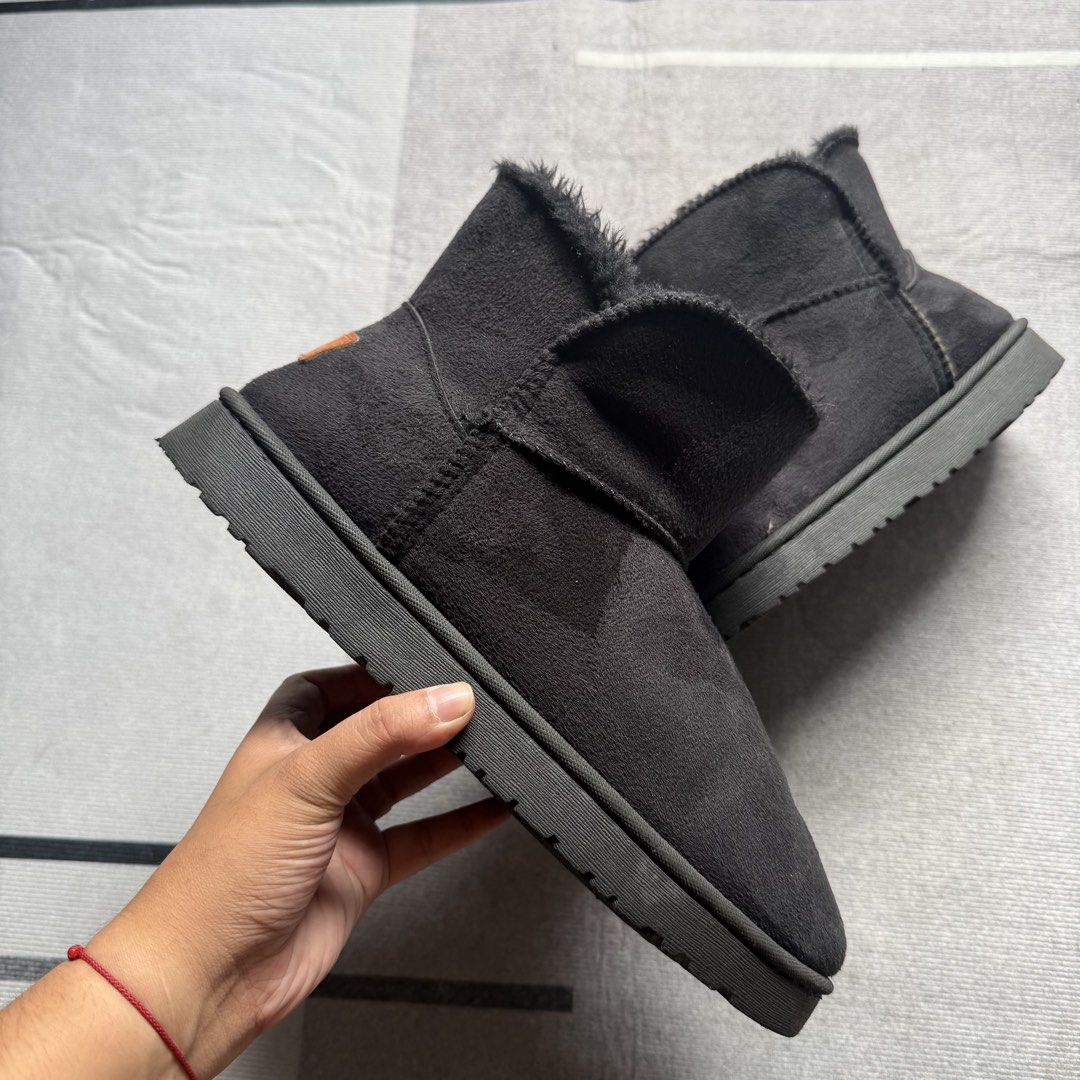 Black suede-style ankle boots (Category: Boots) located in Baguio. Submitted by puss_n_boots2600 (Listing ID 1466153840, Image 3). Description: Size 43 No Flaws.