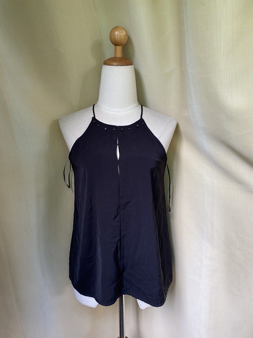 Black zara basic top (Category: Sleeveless) located in Manila. Submitted by thriftfindsbyshei-2nd (Listing ID 1466063168, Image 1). Description: Small.