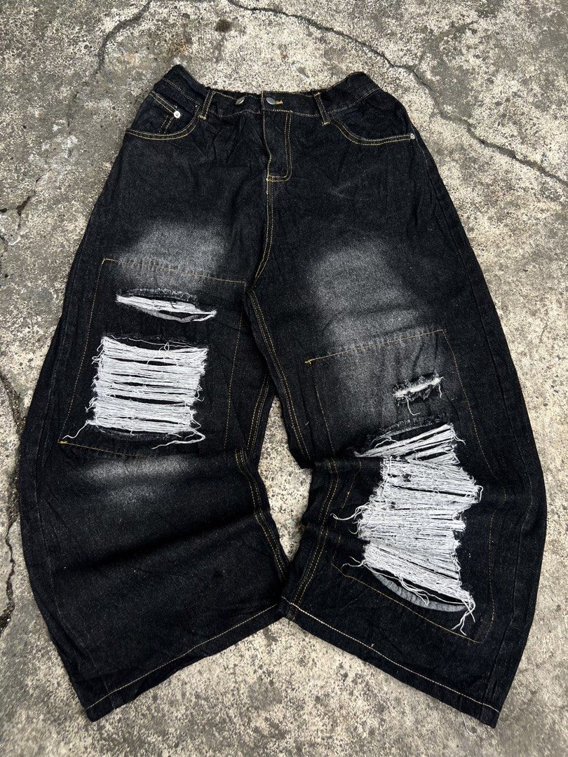 Blackwashed Y2k Jeans (Category: Jeans) located in Manila. Submitted by jamesgrefi35527 (Listing ID 1465996091, Image 1). Description: Dm.