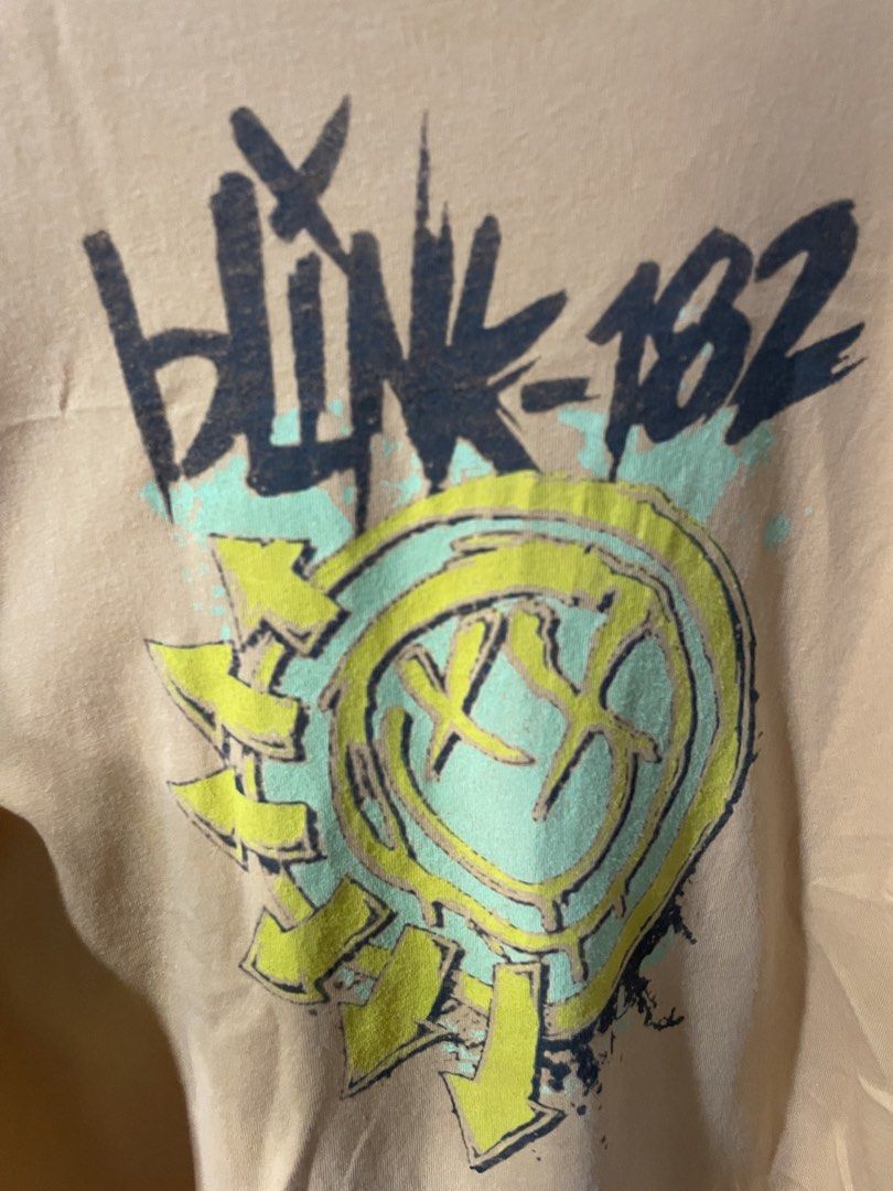 BLINK 182 SHIRT (Category: Tshirts & Polo Shirts ) located in Bacoor. Submitted by cee.jayy (Listing ID 1465954529, Image 2). Description: BLINK 182 SHIRT SIZE: LARGE TO XL ₱100 📍BACOOR CAVITE.