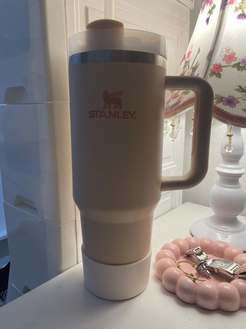 Bloom 40oz Stanley Dupe (Category: Water Bottles & Tumblers) located in Pasay City. Submitted by lastwrods (Listing ID 1466062085, Image 1). Description: .