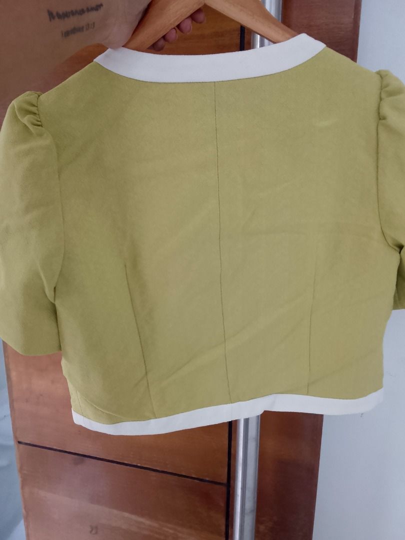 Blouse (Category: Blouses) located in Quezon City. Submitted by kema2191 (Listing ID 1466014841, Image 3). Description: .