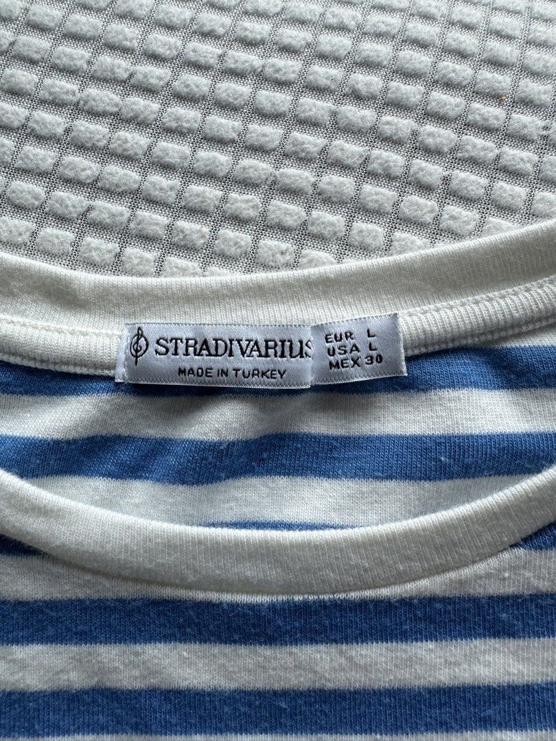 Blue and white striped long sleeves (Category: Longsleeves) located in Manila. Submitted by sofiashionable (Listing ID 1466034061, Image 2). Description: .