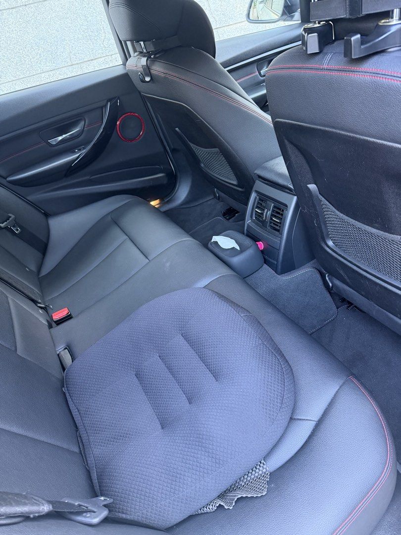 BMW 320i Sport (A) （分類：車輛放售）位於 Hong Kong。 由 ajqka 提交（商品編號 1466054734，圖片 3）。簡介： 🔥2015 BMW 320IA M-SPORT (F30) 🔥 行貨 3字牌簿 尾期F30 正SPORT版 無需維修 即買即用 牌費到26年11月 👍🏻👍🏻 ✅天窗 SPORT記憶電椅 多功能軚盤 ✅泊車鏡頭 泊車感應 後排冷氣 💰$28888 。