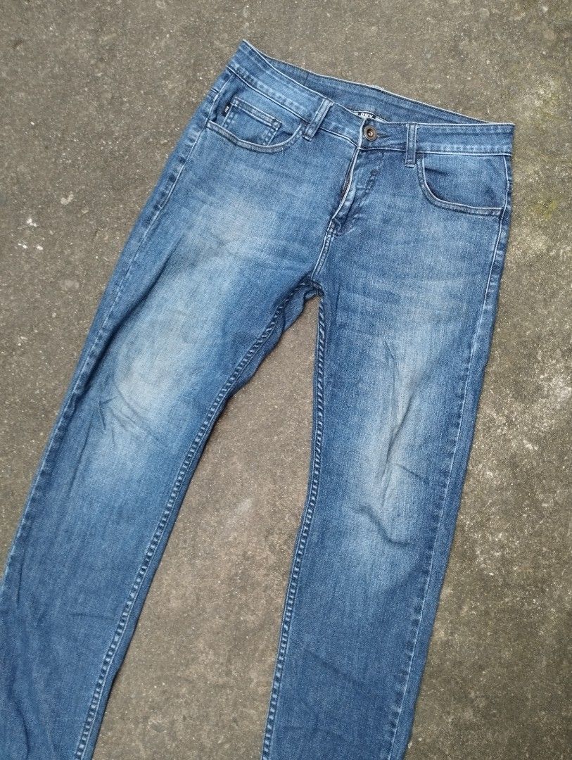 Bny Denim Jeans (Category: Jeans) located in Manila. Submitted by neil_sellingaccount (Listing ID 1466075679, Image 2). Description: 30-31 waist 39 length 10.5 tigh 6 leghole good condition no issue.