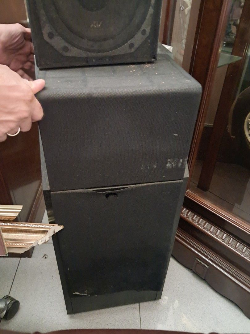 Bose 901 equalizer and 601 series 3 speakers Set (Category: Soundbars, Speakers & Amplifiers) located in Quezon City. Submitted by melmgpy (Listing ID 1466152152, Image 1). Description: Bose 601 Series 3 In great condition. Working perfectly well. Bose 901 Equalizer in unused condition.