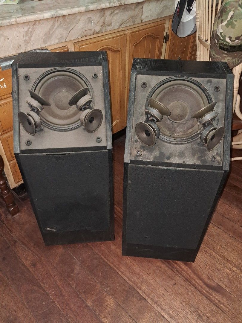 Bose 901 equalizer and 601 series 3 speakers Set (Category: Soundbars, Speakers & Amplifiers) located in Quezon City. Submitted by melmgpy (Listing ID 1466152152, Image 2). Description: Bose 601 Series 3 In great condition. Working perfectly well. Bose 901 Equalizer in unused condition.