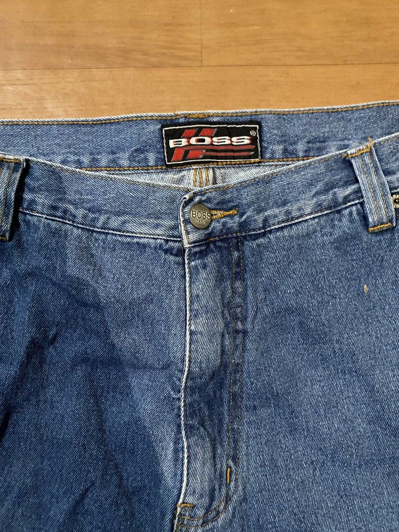 BOSS jean cargo jorts (Category: Jeans) located in General Trias. Submitted by swagster.archives (Listing ID 1465975552, Image 3). Description: BOSS jeans cargo jorts Size 41 499+sf Flaw; Rust stain 📍Cavite .
