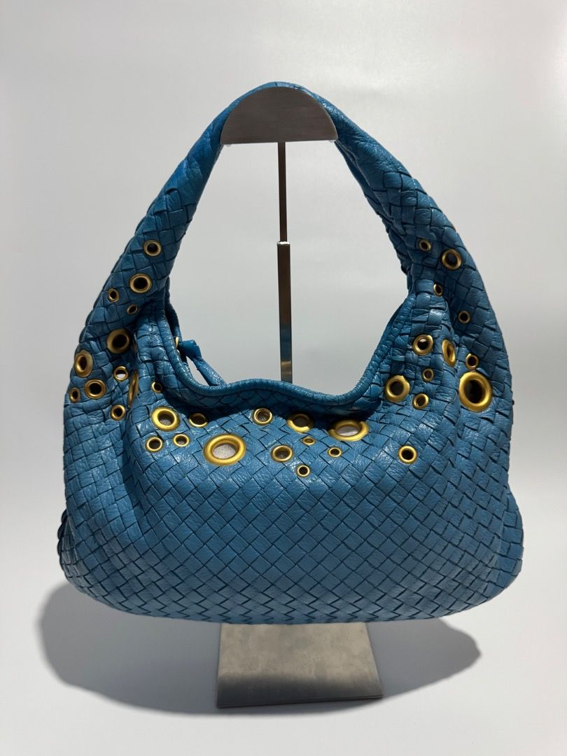 Bottega Veneta (Category: Luxury Bags & Wallets) located in Las Pinas. Submitted by coluxxexprelovedstreet1828 (Listing ID 1466137234, Image 2). Description: Authentic Bottega Veneta Intrecciato Hobo Bag Rank AB Signs of use Rubbings on handle and zipper part (you can request for detailed pics) Guaranteed authentic Negotiable Detailed pics available upon request No to meet up Courier j&t, LBC (by schedule) Lalamove/grab around metromanila SF shou
