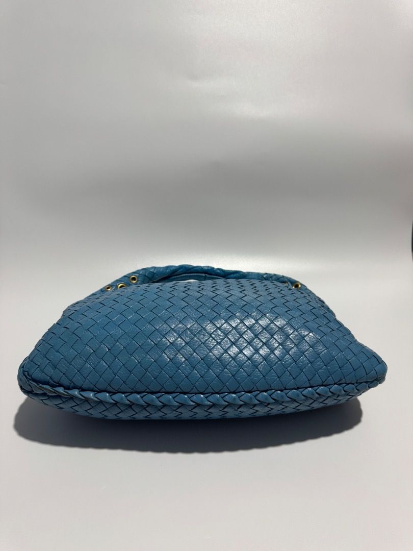 Bottega Veneta (Category: Luxury Bags & Wallets) located in Las Pinas. Submitted by coluxxexprelovedstreet1828 (Listing ID 1466137234, Image 3). Description: Authentic Bottega Veneta Intrecciato Hobo Bag Rank AB Signs of use Rubbings on handle and zipper part (you can request for detailed pics) Guaranteed authentic Negotiable Detailed pics available upon request No to meet up Courier j&t, LBC (by schedule) Lalamove/grab around metromanila SF shou