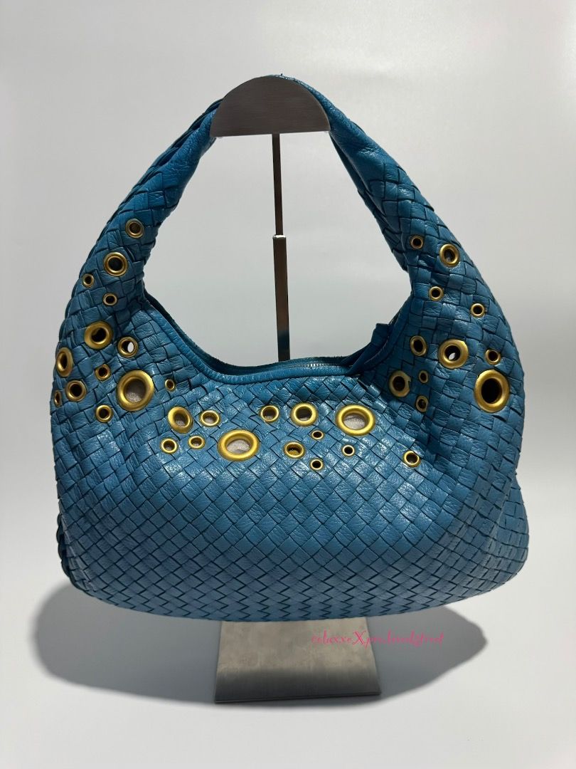 Bottega Veneta (Category: Luxury Bags & Wallets) located in Las Pinas. Submitted by coluxxexprelovedstreet1828 (Listing ID 1466137234, Image 1). Description: Authentic Bottega Veneta Intrecciato Hobo Bag Rank AB Signs of use Rubbings on handle and zipper part (you can request for detailed pics) Guaranteed authentic Negotiable Detailed pics available upon request No to meet up Courier j&t, LBC (by schedule) Lalamove/grab around metromanila SF shou