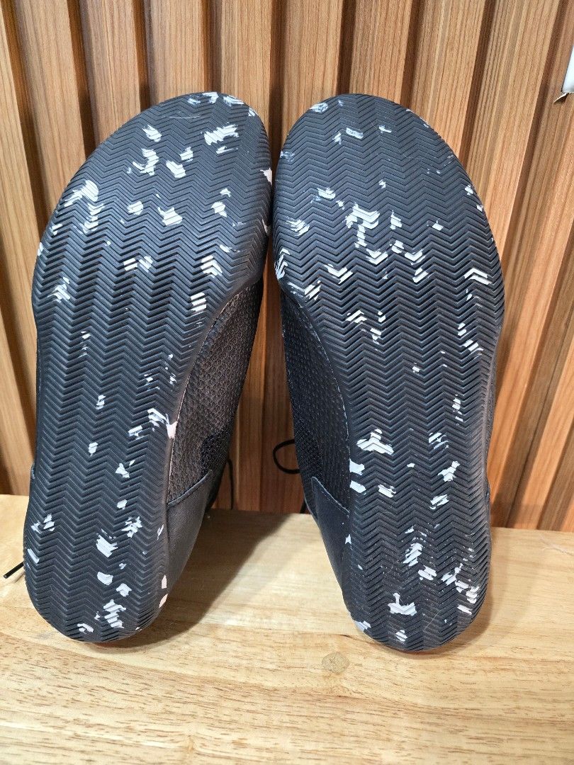 Boxing Shoes (Category: Sneakers) located in Quezon City. Submitted by allthingsgoode_men (Listing ID 1466107927, Image 3). Description: Boxing shoes bought from Decathlon for ₱ 3,000. Barely used because I got a gift from my in laws from UK..