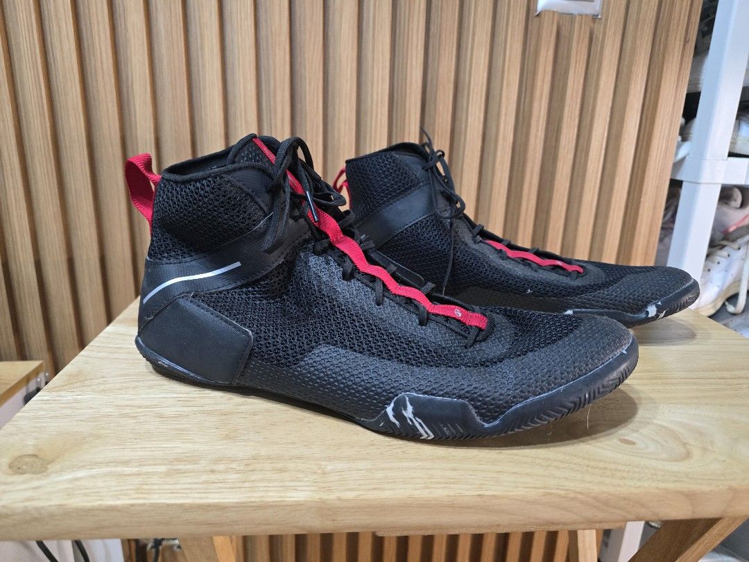 Boxing Shoes (Category: Sneakers) located in Quezon City. Submitted by allthingsgoode_men (Listing ID 1466107927, Image 2). Description: Boxing shoes bought from Decathlon for ₱ 3,000. Barely used because I got a gift from my in laws from UK..