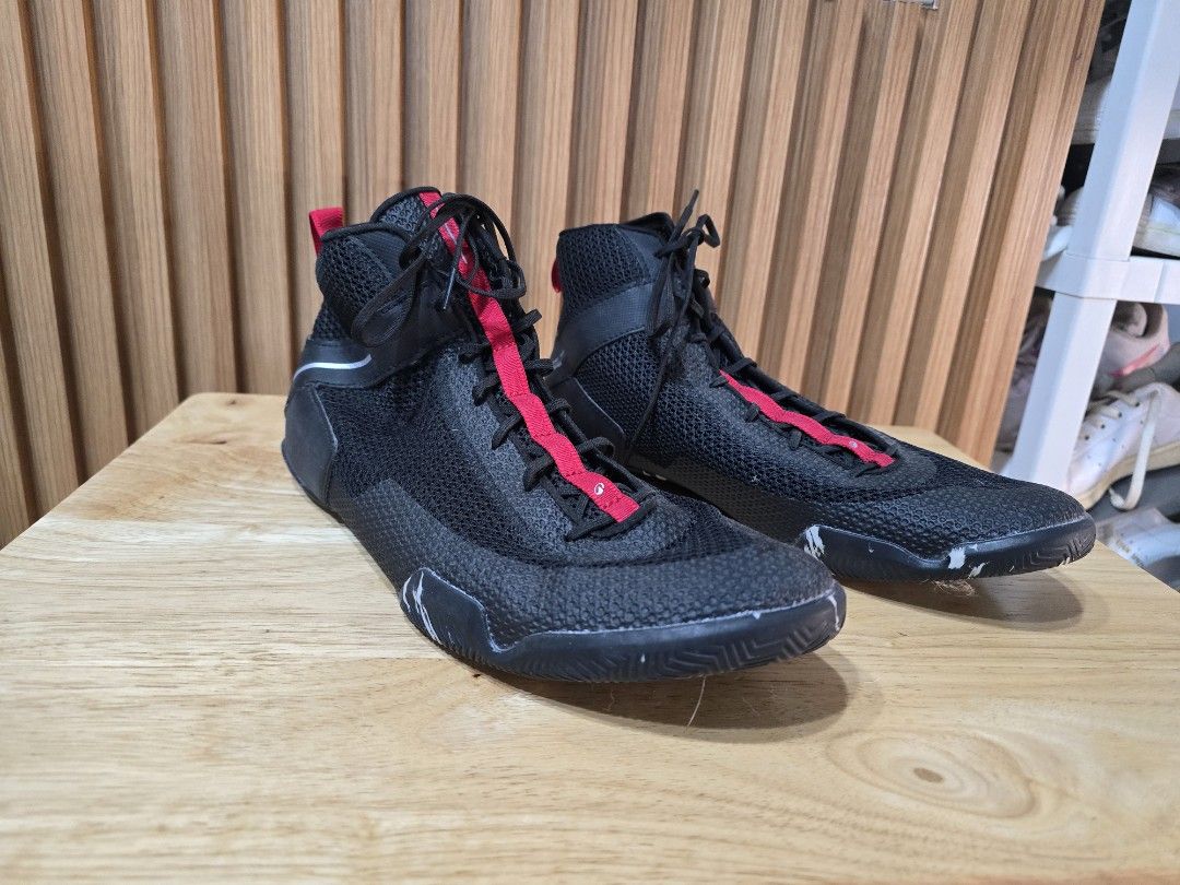 Boxing Shoes (Category: Sneakers) located in Quezon City. Submitted by allthingsgoode_men (Listing ID 1466107927, Image 1). Description: Boxing shoes bought from Decathlon for ₱ 3,000. Barely used because I got a gift from my in laws from UK..