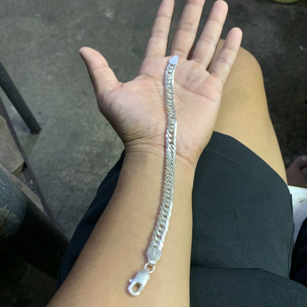 Bracelet Silver 925 ring Cuban links (Category: Jewelry) located in Antipolo. Submitted by redwatchmnl (Listing ID 1466054492, Image 2). Description: For sale! Silver 925 Sterling Bracelet Cuban Links Preloved eegant condition 16.4 grams 8.5 inches wrist size 7mm ₱2,750 plus sfl.
