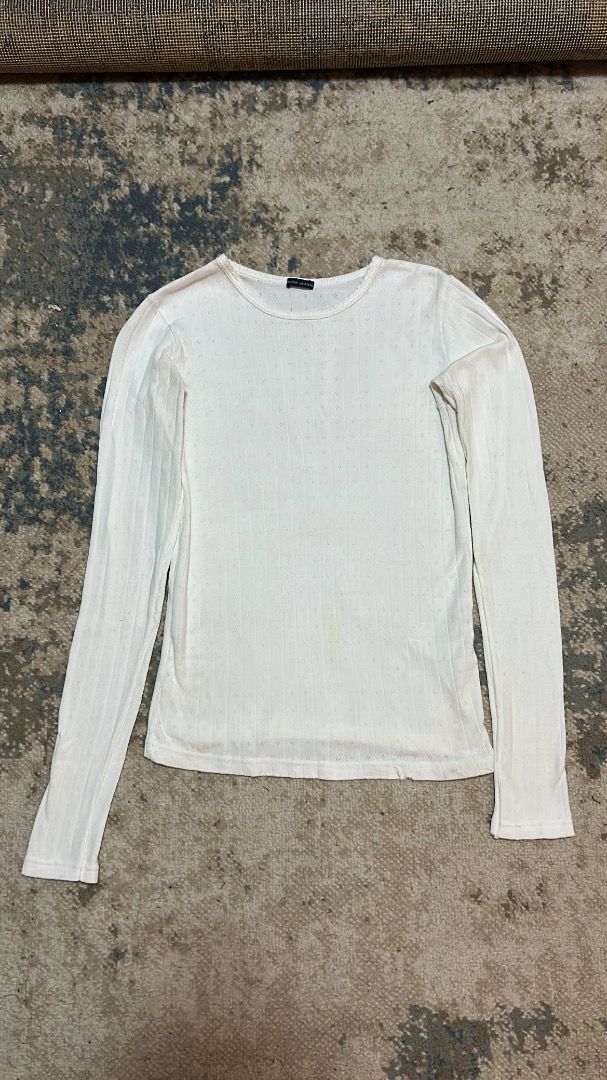 Brandy melville white long sleeve (Category: Coats, Jackets and Outerwear) located in Manila. Submitted by cvntlab (Listing ID 1466123161, Image 2). Description: has minimal stain actual photo posted .