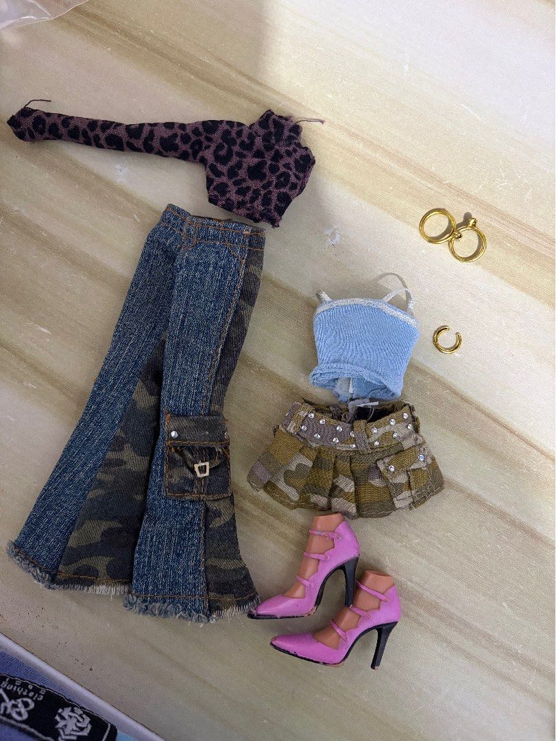 Bratz clothes (Category: Designer & Blind Box Toys) located in Quezon City. Submitted by mc.dandelion (Listing ID 1466152933, Image 1). Description: .