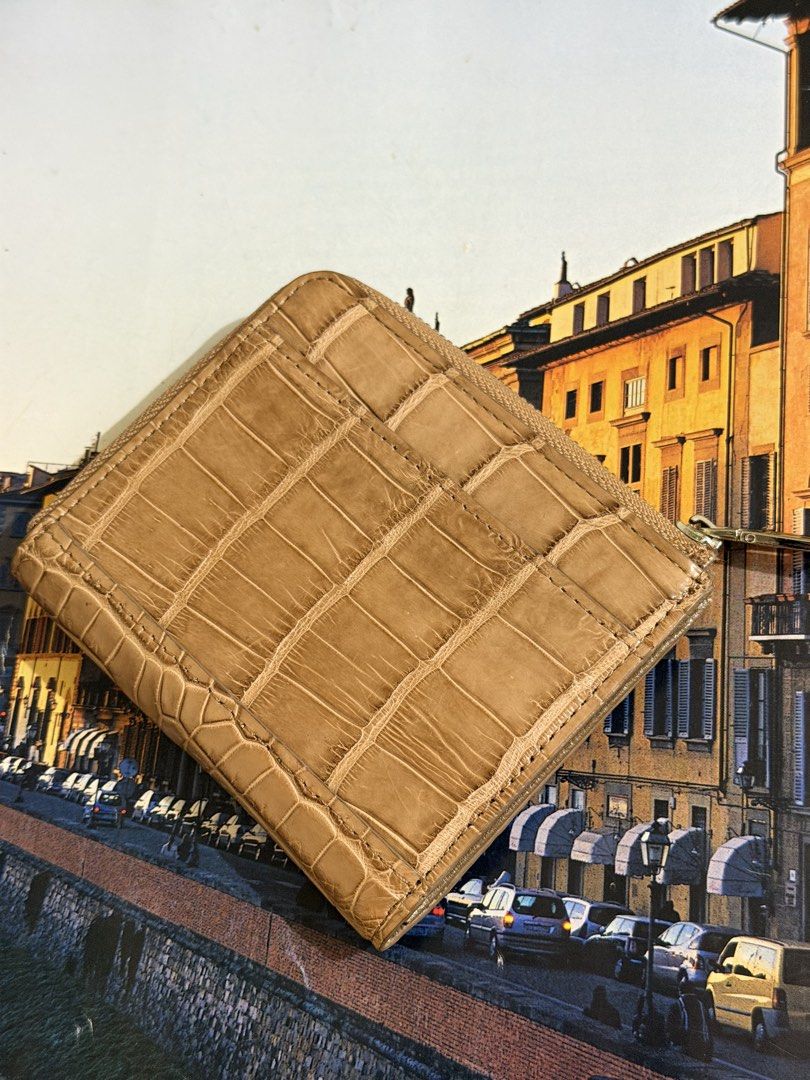 Brown croc wallet from Japan (Category: Wallets & Card holders) located in Pasig City. Submitted by smartshopping.ph (Listing ID 1466082087, Image 1). Description: .