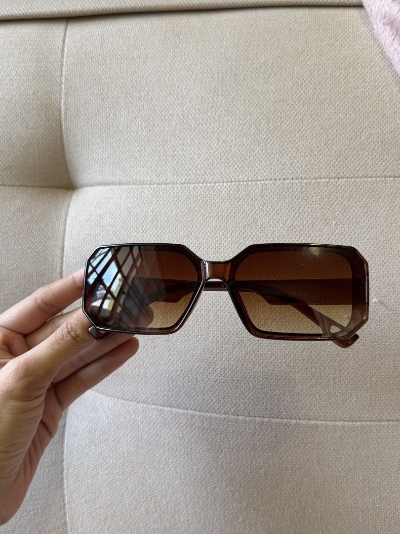Brown Gradient Square Sunglasses with Pouch (Category: Sunglasses & Eyewear) located in Pasig City. Submitted by miss_abuelita (Listing ID 1465975077, Image 3). Description: - Trendy brown gradient square sunglasses with stylish thick frames - Gradient lenses fade smoothly from dark to light - Lightweight and comfortable for all-day wear - Model code printed on the inside arm for authenticity - Includes a free black drawstring pouch for safe stor