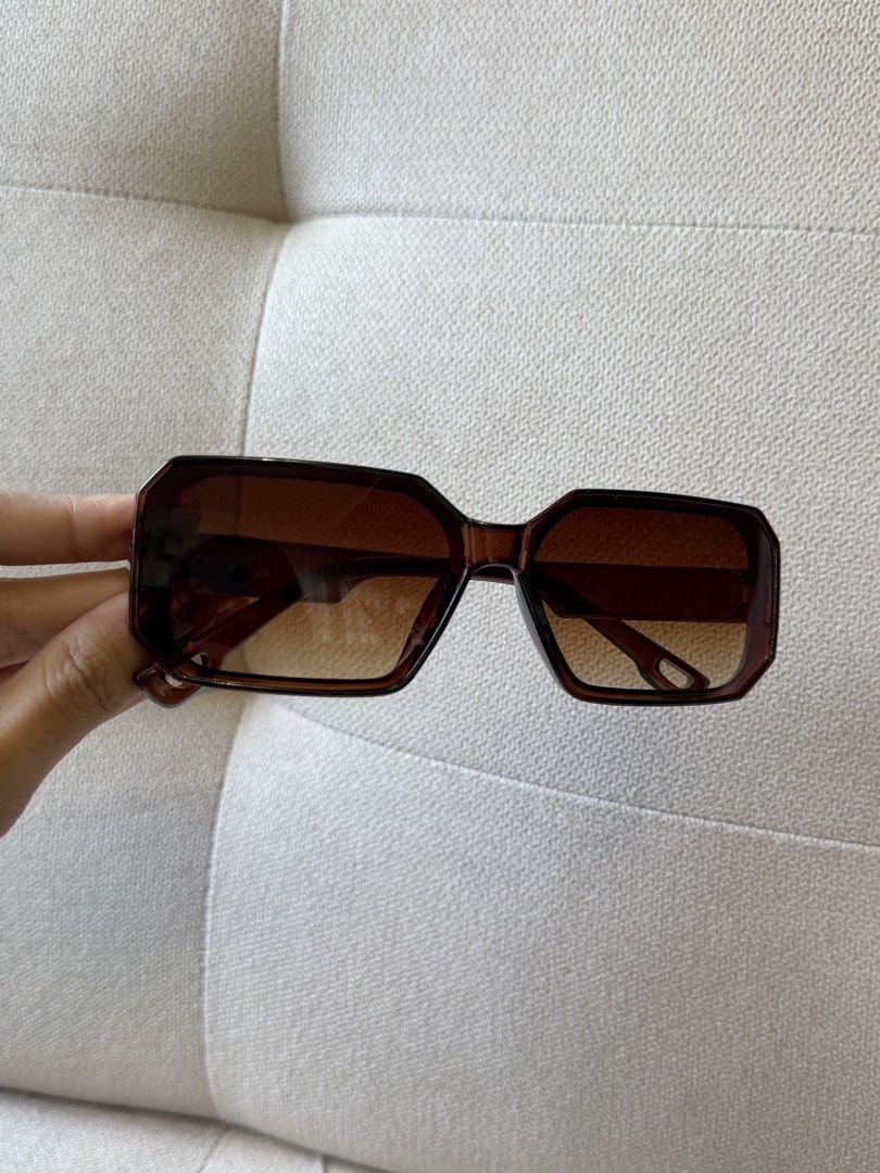 Brown Gradient Square Sunglasses with Pouch (Category: Sunglasses & Eyewear) located in Pasig City. Submitted by miss_abuelita (Listing ID 1465975077, Image 2). Description: - Trendy brown gradient square sunglasses with stylish thick frames - Gradient lenses fade smoothly from dark to light - Lightweight and comfortable for all-day wear - Model code printed on the inside arm for authenticity - Includes a free black drawstring pouch for safe stor