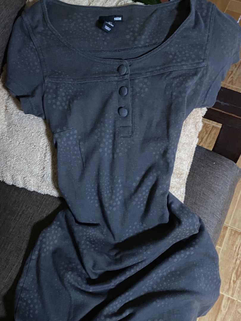 Brown H&M Mini Dress (Category: Dresses) located in Siniloan. Submitted by klo.zettefinds (Listing ID 1465961324, Image 1). Description: - brown mini dress - good fabric - h&m brand on tag - fits small to semi med sized .