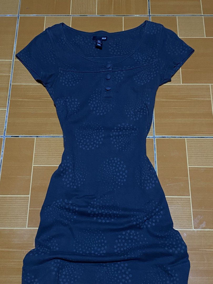 Brown H&M Mini Dress (Category: Dresses) located in Siniloan. Submitted by klo.zettefinds (Listing ID 1465961324, Image 3). Description: - brown mini dress - good fabric - h&m brand on tag - fits small to semi med sized .