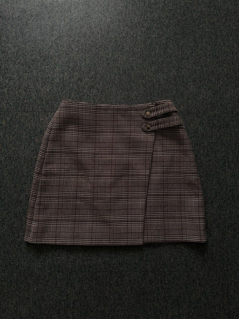 brown mini skirt (Category: Skirts) located in Rizal. Submitted by wornbyparis (Listing ID 1466018082, Image 2). Description: .