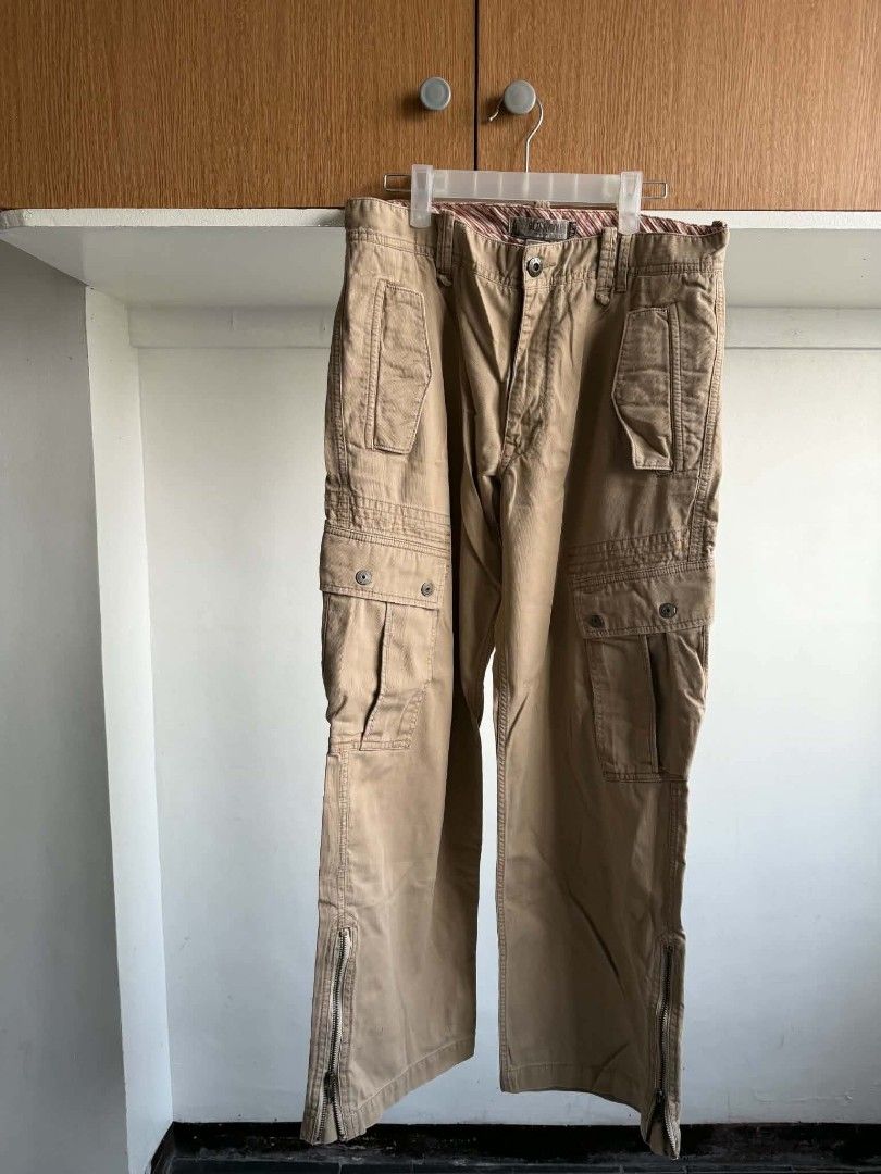 Brown Pants (Category: Jeans) located in Manila. Submitted by atozstuff (Listing ID 1466102050, Image 1). Description: .