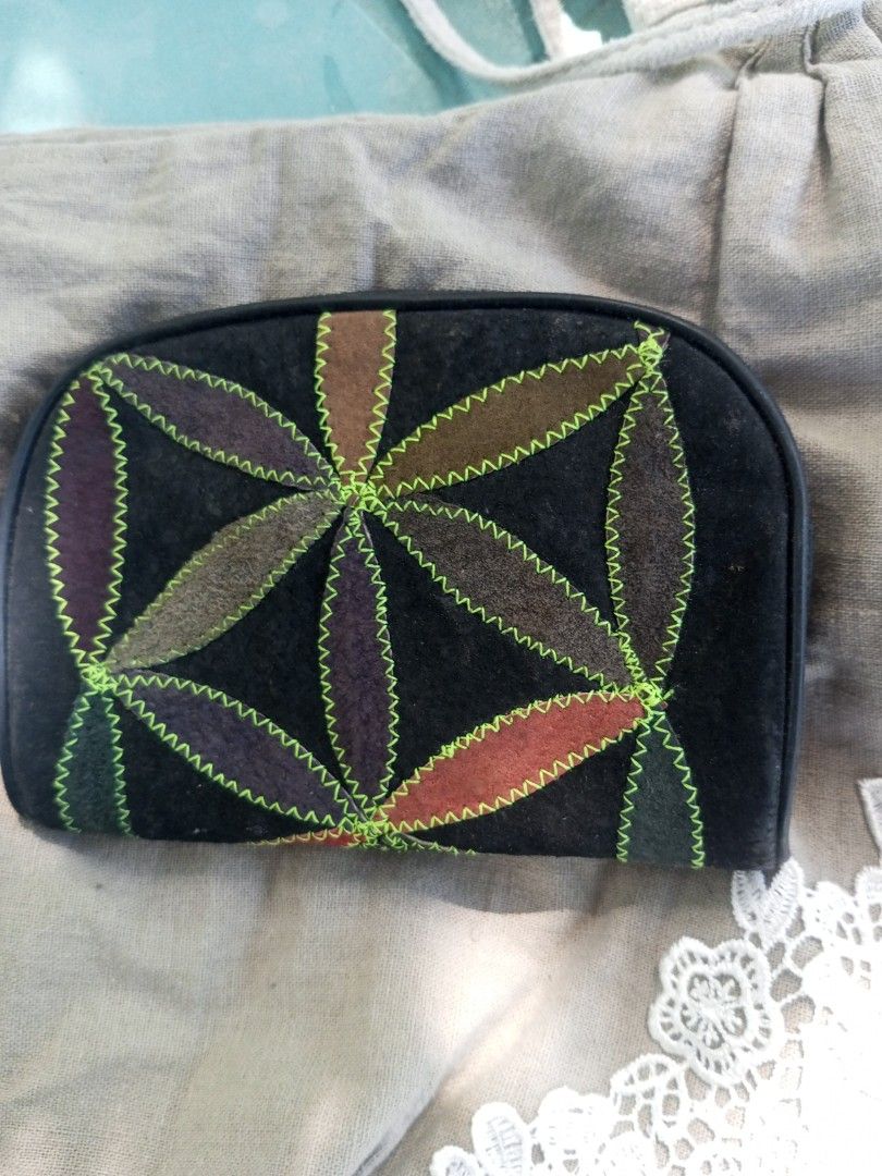 Bundle (Category: Tote Bags) located in Infanta. Submitted by joeruarigato (Listing ID 1466004178, Image 3). Description: .