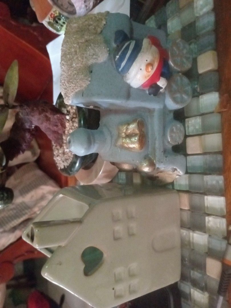Bundle house design organizer and Christmas accent for your needs (Category: Other Home Decor) located in Manila. Submitted by padillahe35291 (Listing ID 1465975738, Image 2). Description: 5x4 and 6x4 inches size display items.
