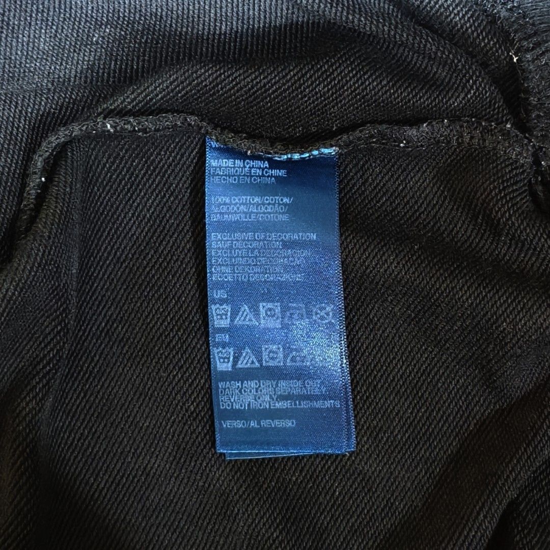 Bundle Tommy Hilfiger Black Sweaters (Category: Coats, Jackets and Outerwear) located in Baguio. Submitted by hevimetl (Listing ID 1466089700, Image 3). Description: - Buy both for 700 - Price is Negotiable It says XXXL pero parang XL lng ung isa (new york fit) The second ones actually big.