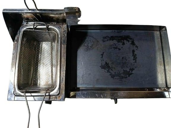 Burger Grill With Deep Fryer (Category: Other Kitchen Appliances) located in Muntinlupa City. Submitted by phillip14418 (Listing ID 1363730866, Image 1). Description: Full Dimension: L=24" W=14" H=15" for pick up.