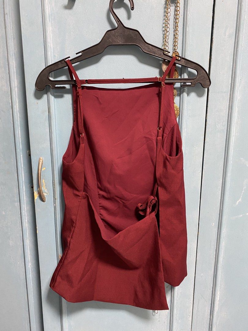 Burgundy Maroon Tie-Back Top (Category: Blouses) located in Las Pinas. Submitted by ma.andrealopez37 (Listing ID 1466146460, Image 2). Description: SUPER DRESSY AND FANCY NICE TOUCH OF A BACK MOMENT CAN FIT MEDIUM .